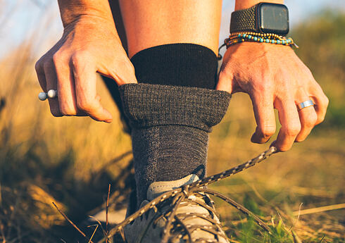 Dvě ponožky na sobě. Nesmysl nebo geniální nápad?